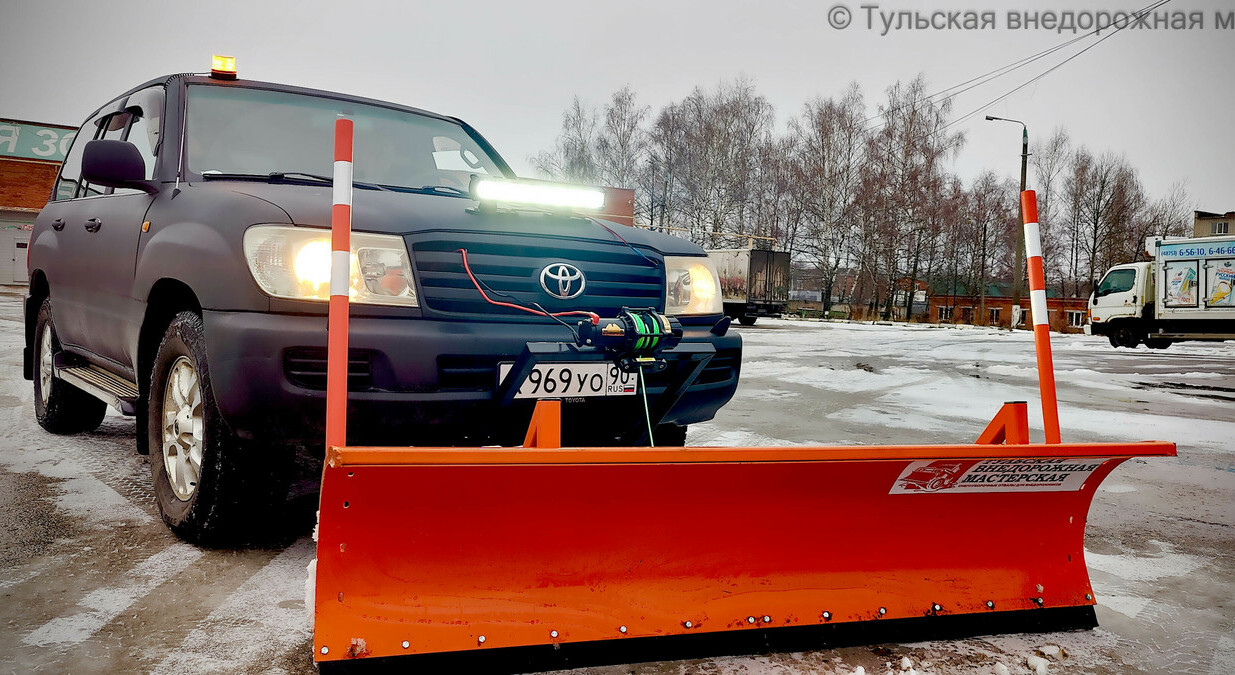 Отвал для снега на Toyota Land Cruiser 80 105
