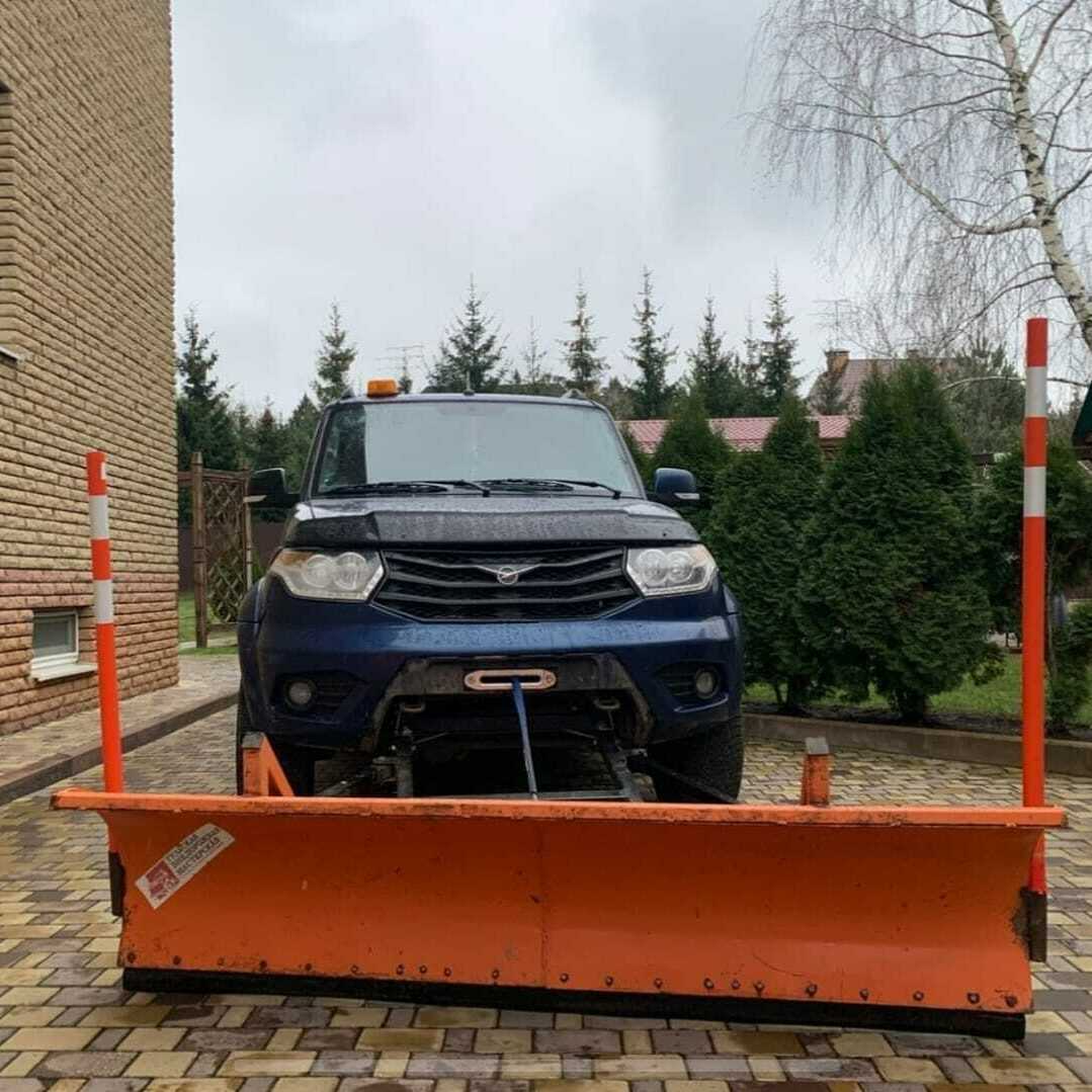 Отвал для снега на стандартный автомобиль серии УАЗ-3163 Патриот (УАЗ-Patriot)