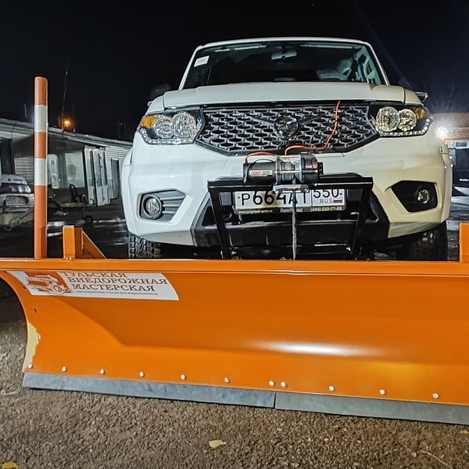 Отвал для снега на стандартный автомобиль серии УАЗ-3163 Патриот (УАЗ-Patriot)